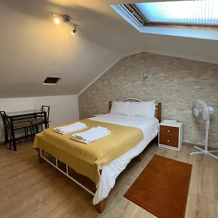House - Checkinhome Apartment